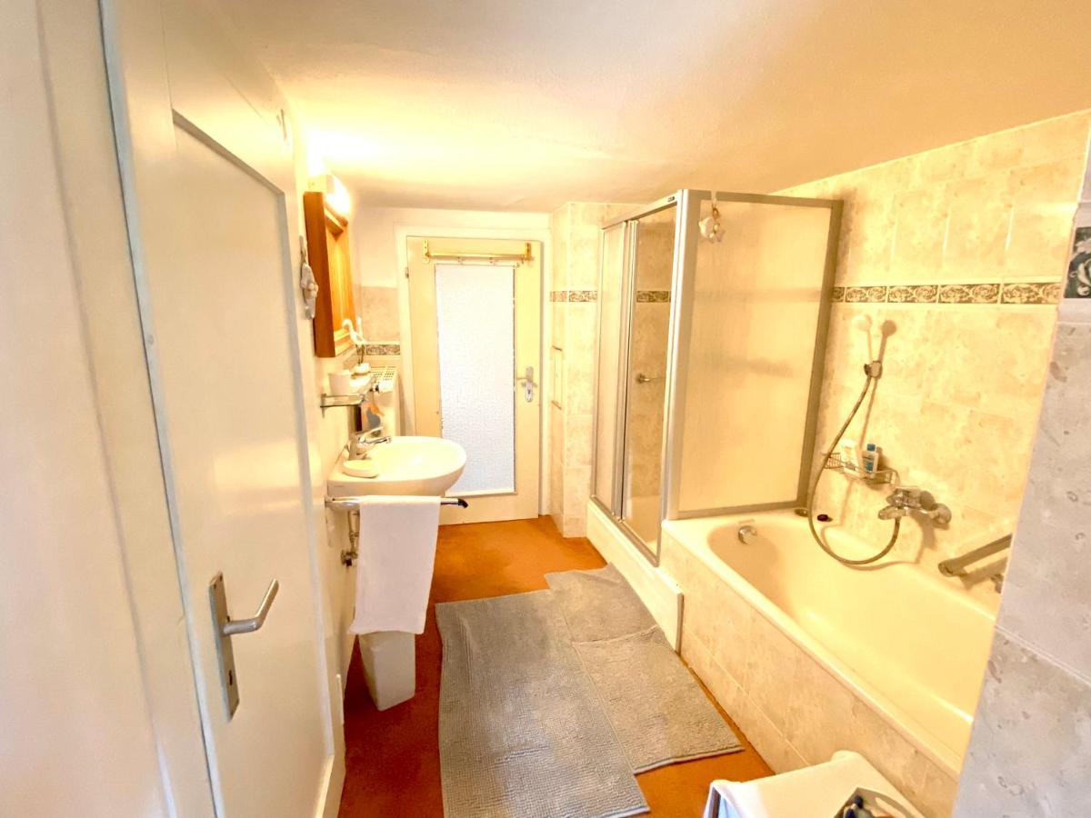 Yogahaus Prasaad Apartment Енген Екстериор снимка